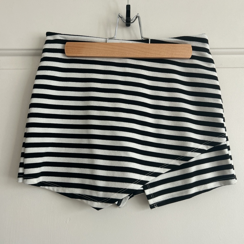 Gianni Bini Black and White Striped Shorts